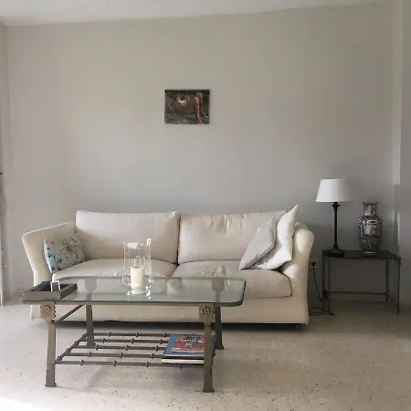 Lovely Spacious 2 Bedroom Flat Between Marbella And *