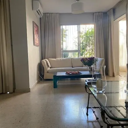 Lovely Spacious 2 Bedroom Flat Between Marbella And Apartment