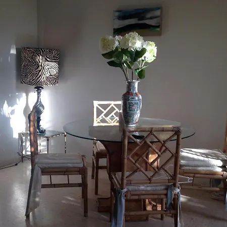 Lovely Spacious 2 Bedroom Flat Between Marbella And Apartment