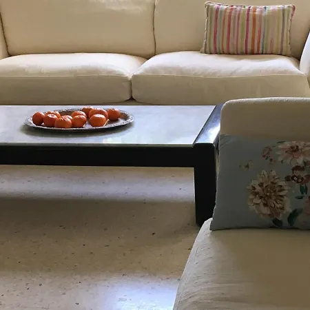 Lovely Spacious 2 Bedroom Flat Between Marbella And Apartment *