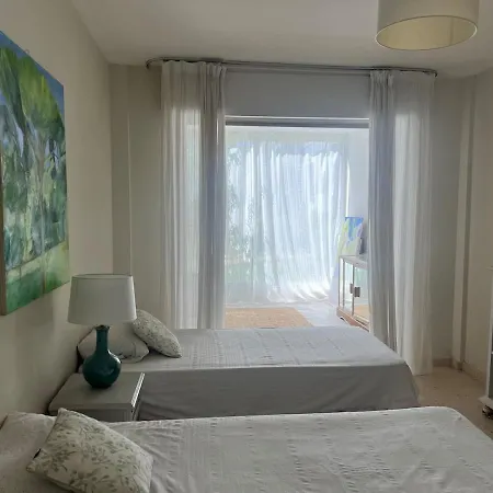 Lovely Spacious 2 Bedroom Flat Between Marbella And 公寓 埃斯特波纳